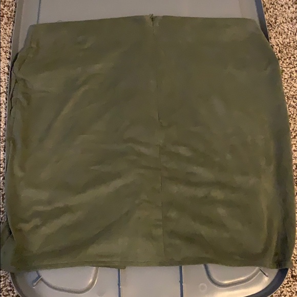 Guess Olive Green 2-Pocket Suede Skirt - Picture 2 of 3